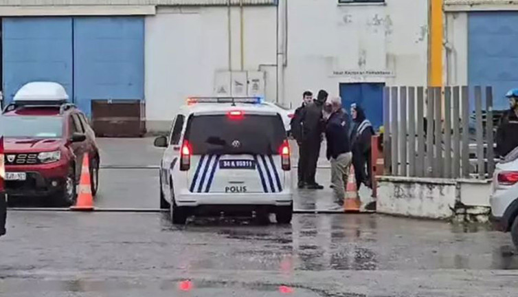 Tuzla Tersanesi'nde gemi devrildi! 1 işçi hayatını kaybetti