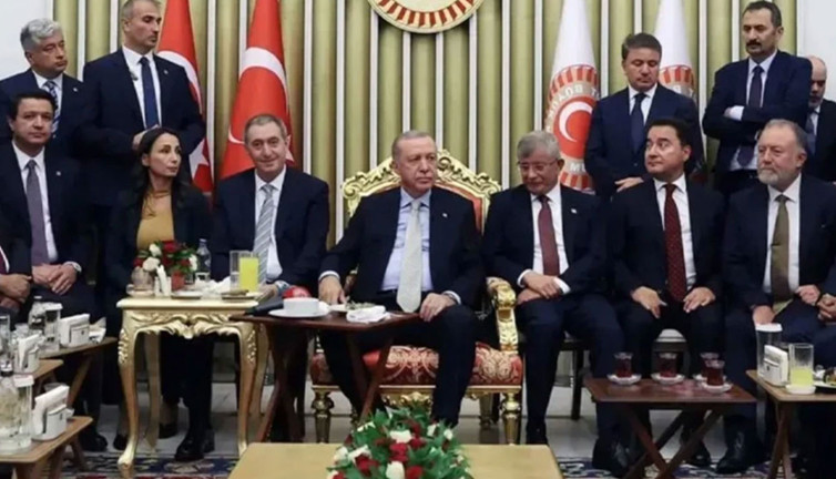 O fotoğraf sonrası siyaset ısındı! Ünlü gazeteci Can Coşkun'dan bomba iddia