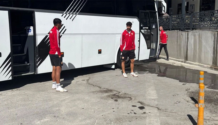 Efsane kulüpte başkan kayboldu, futbolcular restoranda rehin kaldı