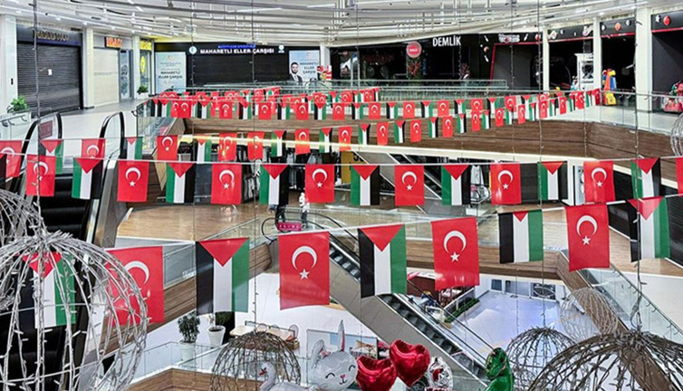 İstanbul'da AVM esnafı Gazze için "Hayır Çarşısı" kurdu
