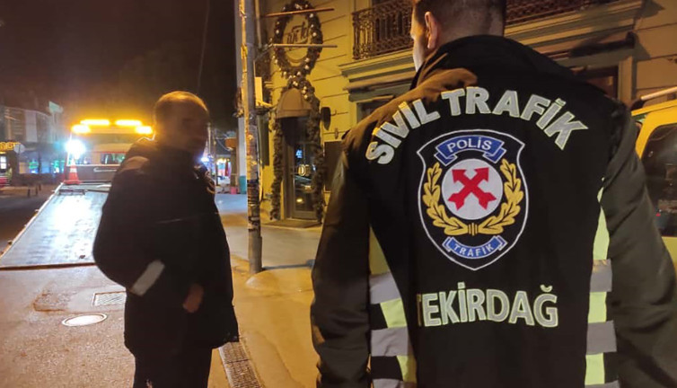 Trafik denetiminde film gibi olay! Polisi vale zannedilince gerçek ortaya çıktı