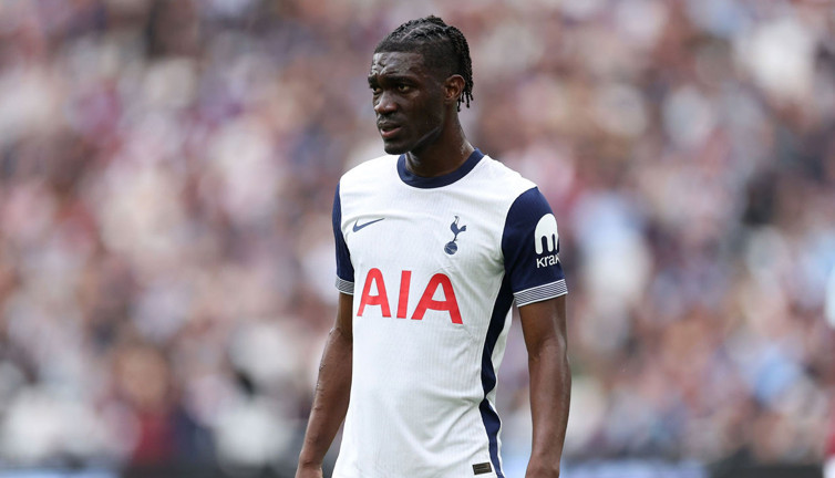 Fenerbahçe ve Galatasaray'ın gündemindeydi! Yves Bissouma 1 dakikada şoku yaşadı