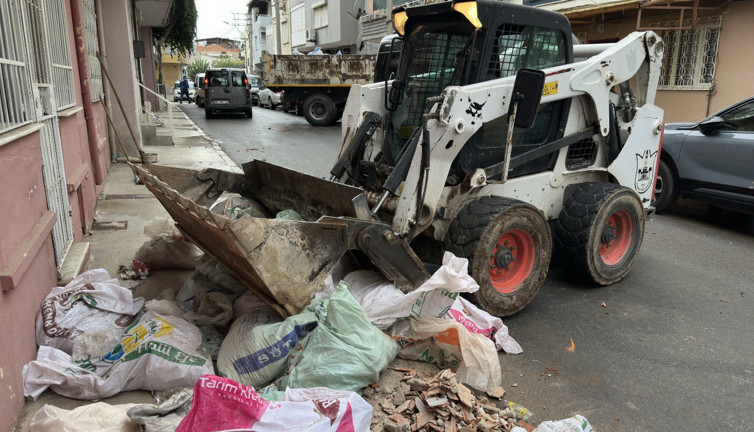 Konak Belediyesi'nden kaçak molozla mücadele harekâtı: Temizlik, Fen İşleri ve Zabıta güçlerini birleştirdi!