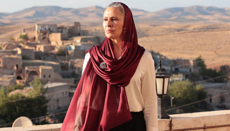 Uzak Şehir’in Sadakat’i şaşırttı! “Sadakat’i kimsenin incitmesine izin vermem”