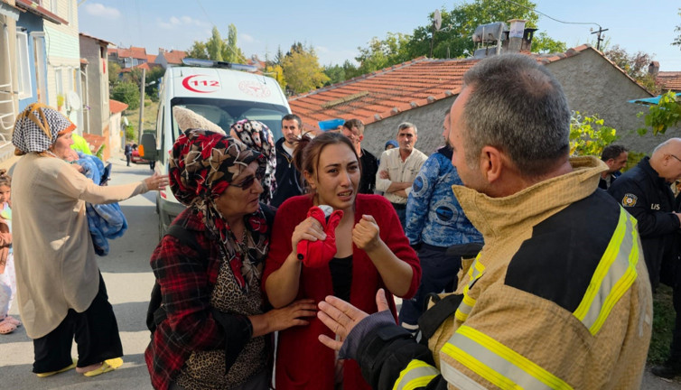 Kütahya bu anneyi konuşuyor: İki çocuğunu alevlerden kurtardı!