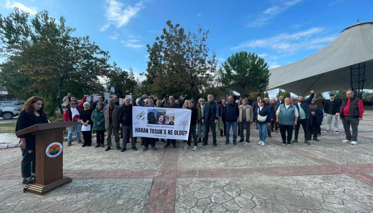 Gazeteci Hakan Tosun’a yapılan saldırı Arhavi’de protesto edildi: “Mücadelemizle Yaşayacak”