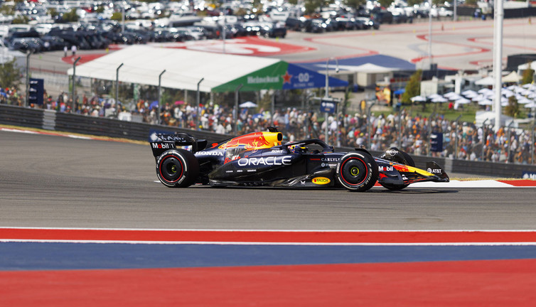 ABD'de sprint yarışını Verstappen kazandı