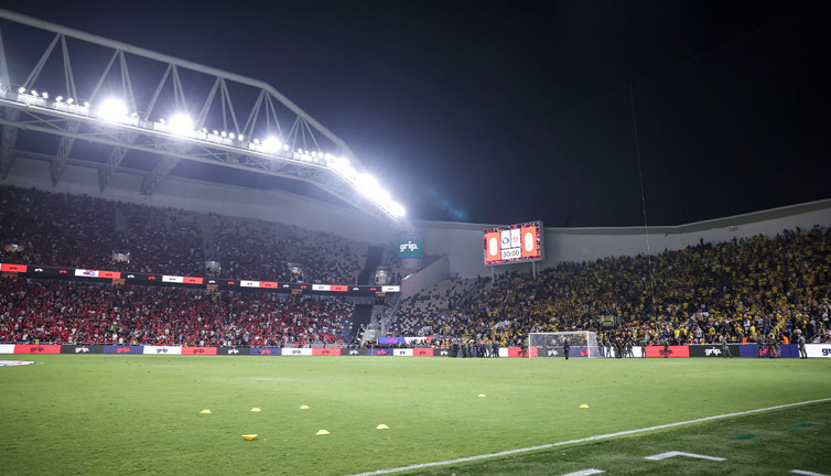 İsrail'de sokaklar karıştı, derbi iptal edildi