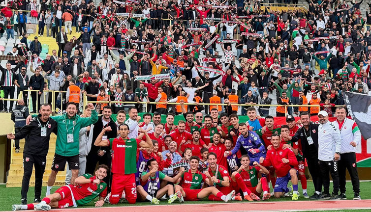 Karşıyaka tek başına zirvede: Sırada İzmir derbisi var