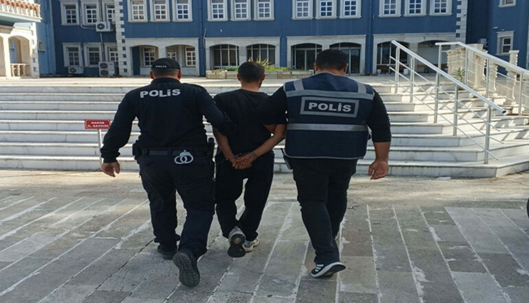 Büfeciyi darbedip, paraları alıp kaçtı