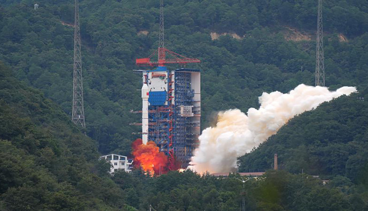 Çin uzaya yeni bir uydu gönderdi