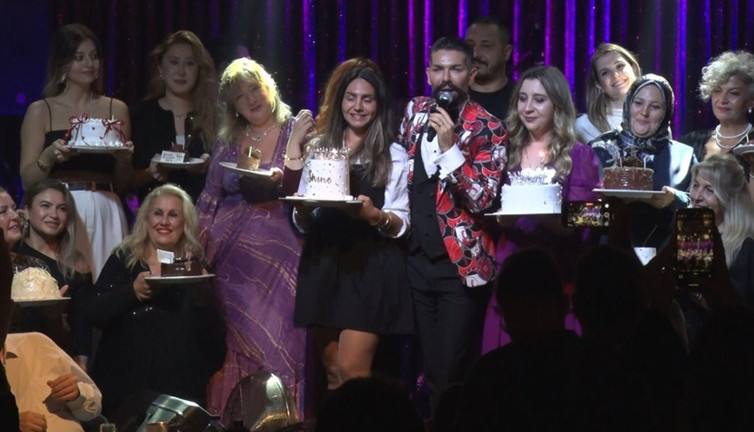 Ünlü sanatçı Mehmet Çevik'ten sahne ortasında şok karar: 36 doğum günü kutlaması!