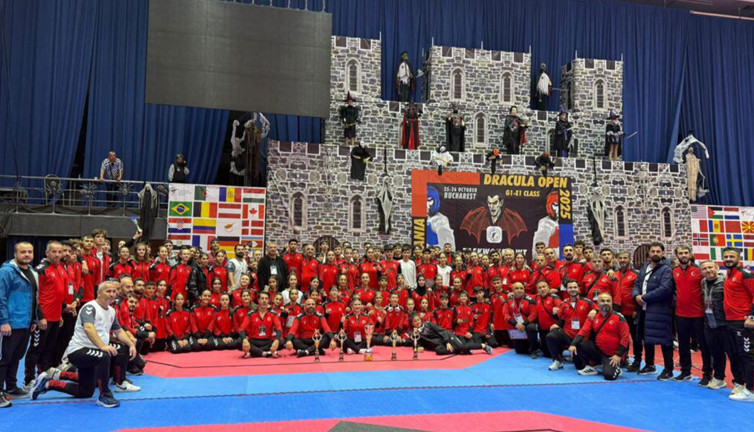 Genç tekvandocular, Romanya'dan 39 madalyayla dönüyor