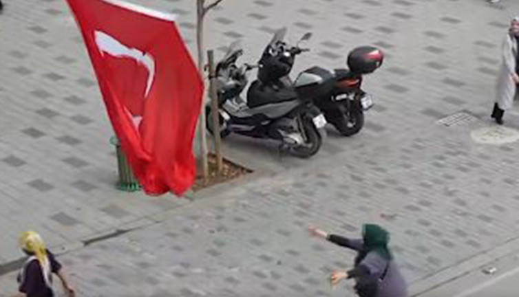 Bayrağa koşması herkesi duygulandırmıştı