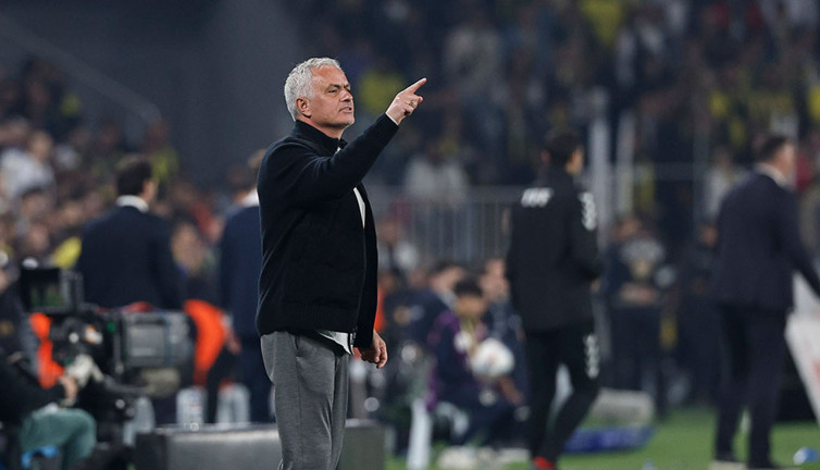 Fenerbahçe'den sonra hemen iş bulmasına Mourinho bile şaşırdı