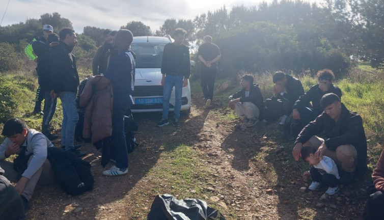 İzmir'de 37 düzensiz göçmen yakalandı