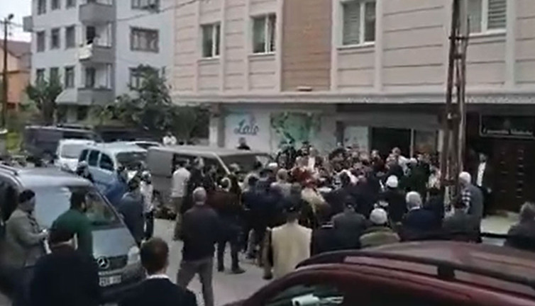 Menzil cemaatinde iç çatışma: Biri ağır dört yaralı