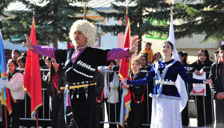 Kars destanı: 105 yıllık bağımsızlık günü coşkuyla kutlandı!