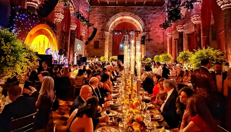 New York Türk balosunda dudak uçuklatan fiyatlar! Ertuğrul Özkök yazdı... 'Masa da masaymış ha'