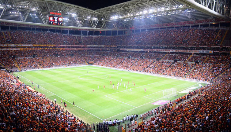 Ali Sami Yen ile 19 Mayıs Stadı Avrupa finali yarışında