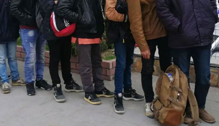 Göçmen kaçakçılığı operasyonu: 4 organizatör ile 75 kaçak göçmen yakalandı