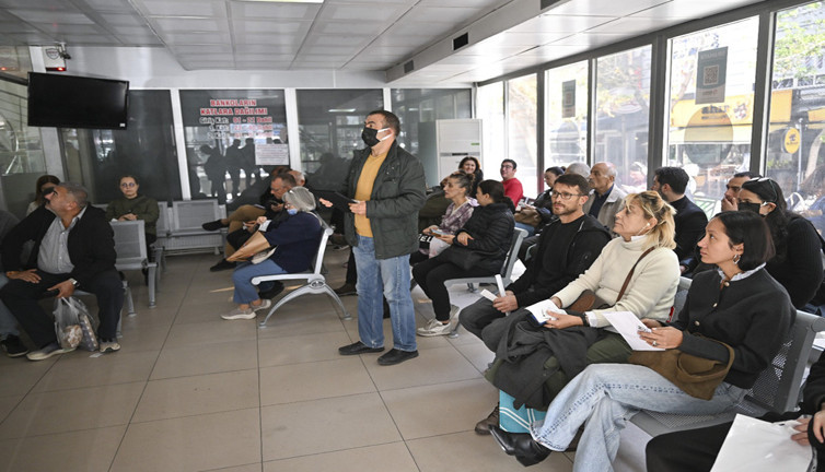 Yeni tip ehliyete geçmek için son gün! Nüfus müdürlükleri doldu taştı