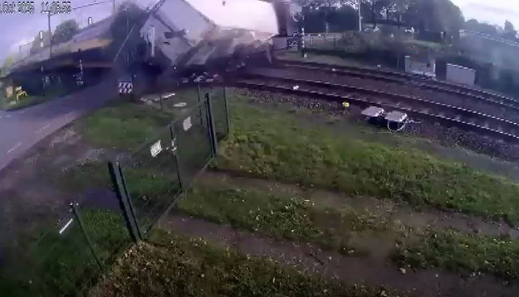 Hollanda’da hemzemin geçit faciası! Tren armut TIR’ını biçti: 5 yaralı