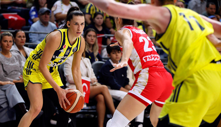 Sevgi Uzun 1000 sayı barajını aştı