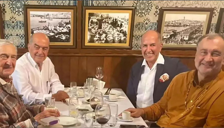 İş dünyasının devleri Balat'ta buluştu: Rahmi Koç ve Murat Ülker aynı masada!