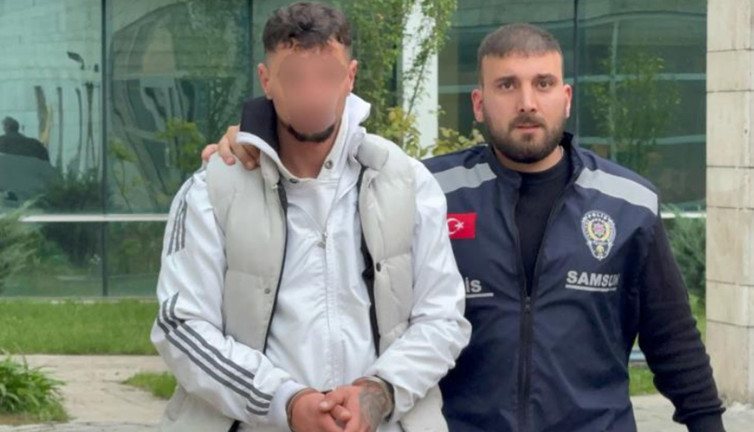 Kız arkadaşını rahatsız eden kişiyi bıçakladı