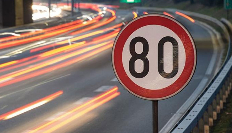 Ceza yememek için dikkat: Hız sınırları değişti...
