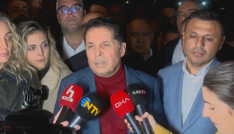 Tahliye edilen Ahmet Özer, 'İBB davası varken barış nasıl olacak' diye sordu