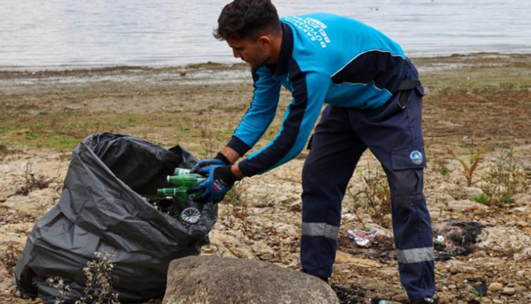 Sapanca Gölü kıyılarında temizlik
