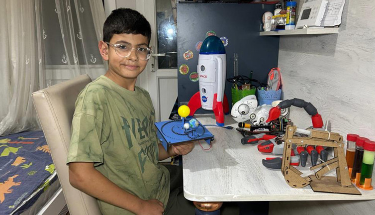 Elon Musk'a Hatay'dan rakip... Küçük dahi Amerikan üniversitesinden davet aldı