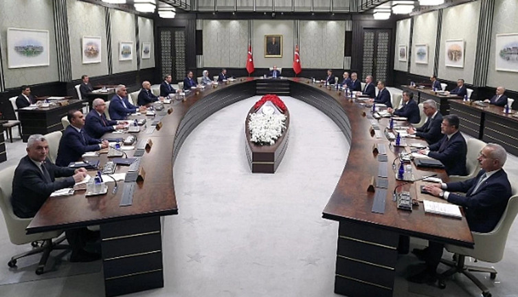 Kabine toplanıyor... İşte masadaki 4 konu