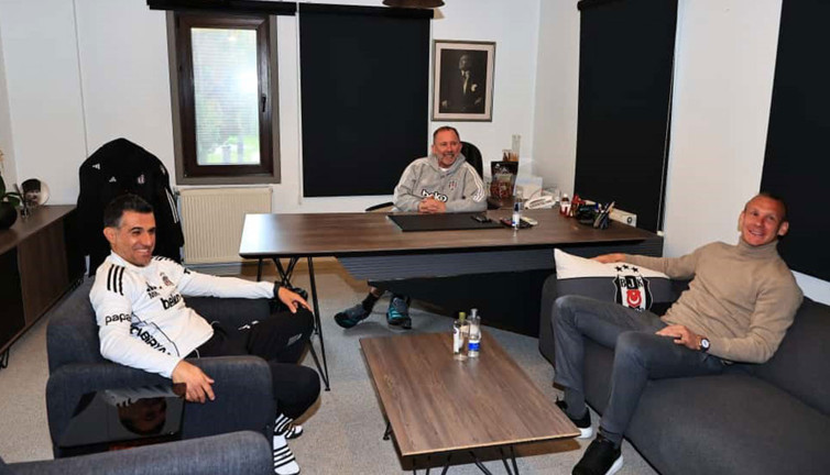 Beşiktaş'a eski yıldızı Vida'dan sürpriz ziyaret