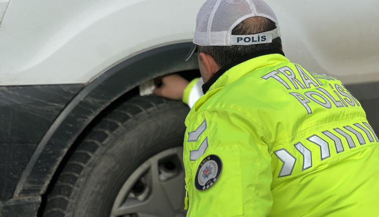 D-100 kara yolunun Bolu Dağı geçişinde kış lastiği uygulaması yapıldı