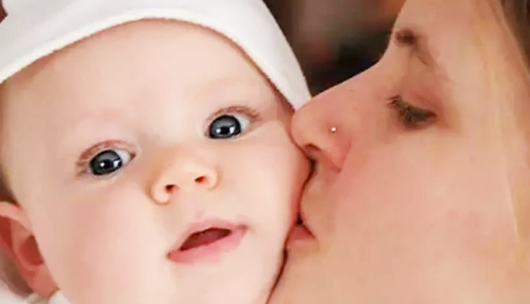 Uzmanı uyardı: Çürük dişiniz varsa bebek öperken dikkat