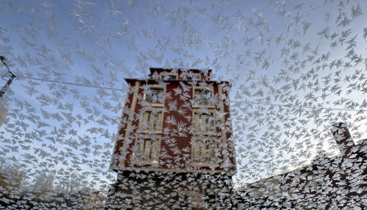 Ardahan’da Kura Nehri dondu: Eksi 8 derecede hayat durdu!