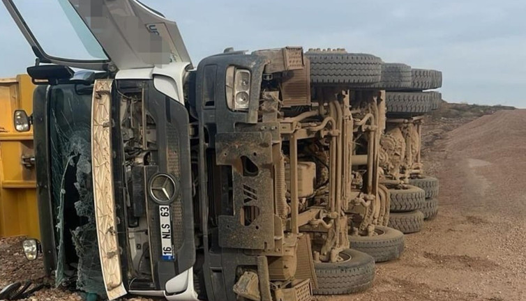 Kamyon devirdi, yürekler ağza aeldi!