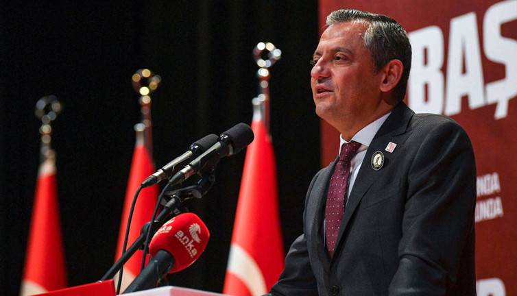 Özgür Özel'den "24 Kasım Öğretmenler Günü" mesajı