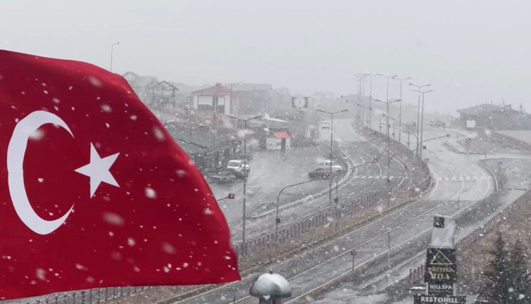 Erciyes beyaz gelinliğini giydi