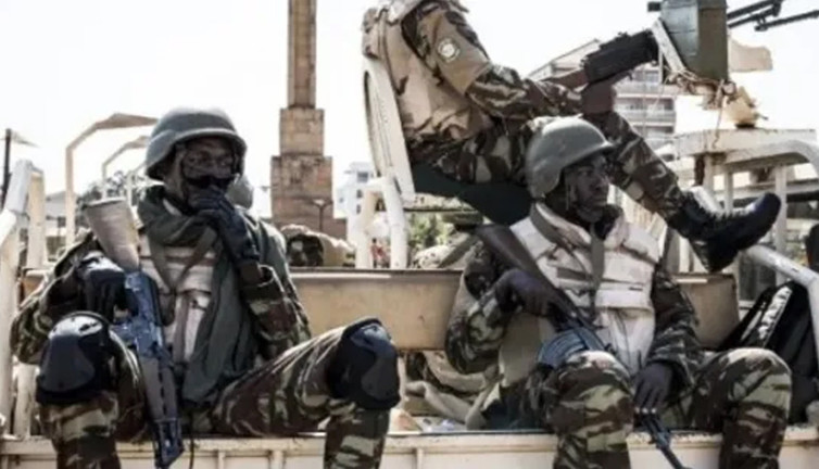 5 yılda 1 darbe: Seçimlerde iki aday da zafer ilan etti, ordu yönetime el koydu