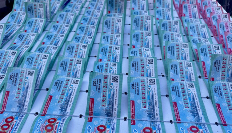 Büyük ikramiye 800 Milyon ama dar gelirli ne yapsın: Üç Emekli bir çeyreğe giriyor