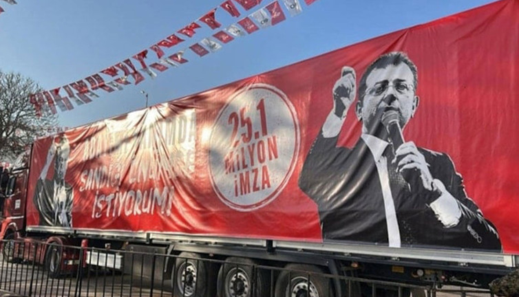 CHP kurultayında renkli kareler: Yükü 25 milyon imza