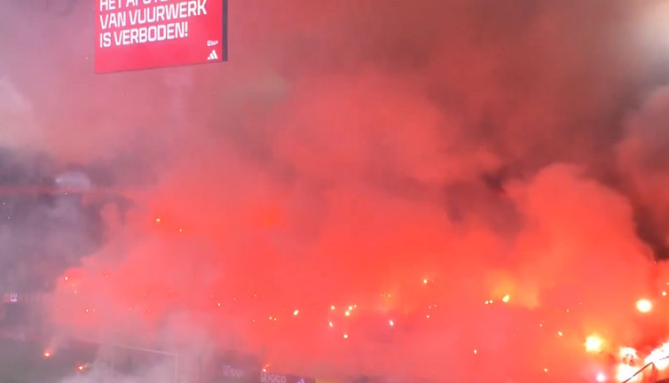 Stadı yakıp maçı iptal ettiren taraftarlara Ajax'tan tepki: 'Skandal'