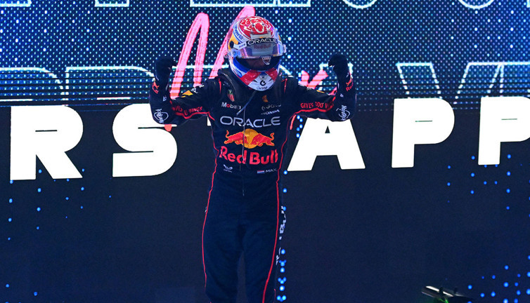 Verstappen kazandı, F1'de şampiyonluk son yarışa kaldı