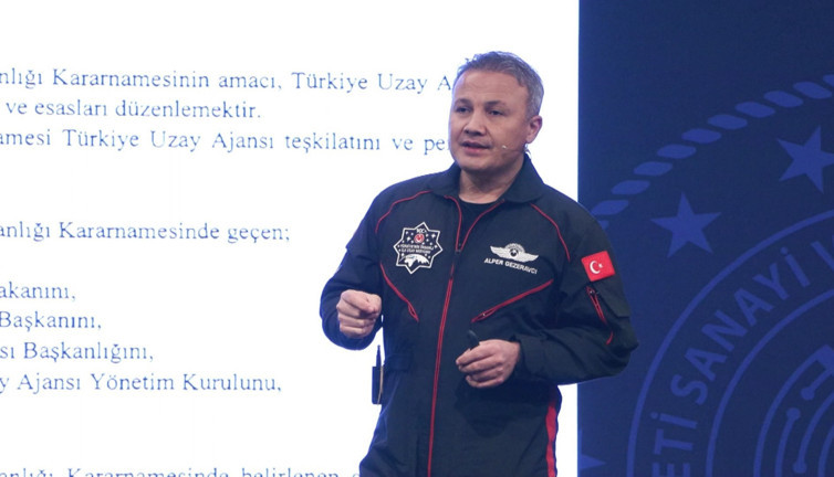 Uzaya giden ilk Türk astronot Alper Gezeravcı YTÜ’de öğrencilerle buluştu