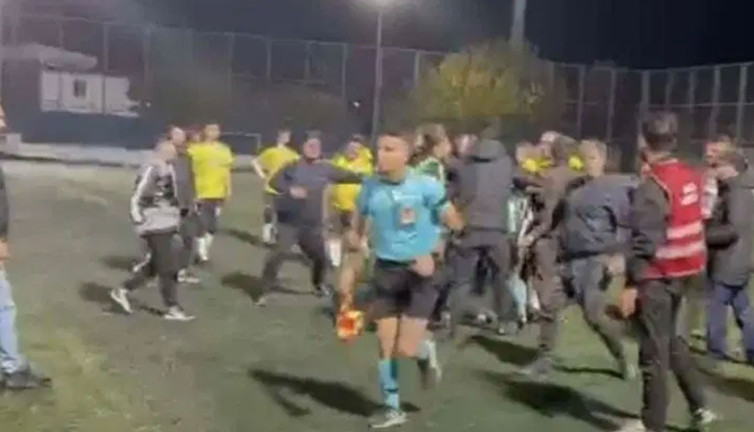 Hakeme saldıran futbolcu ile babası tutuklandı