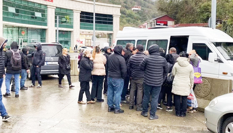 Komşudan Türk vatandaşlarına yeni kural! Artık kimlik ve pasaport yeterli olmayacak